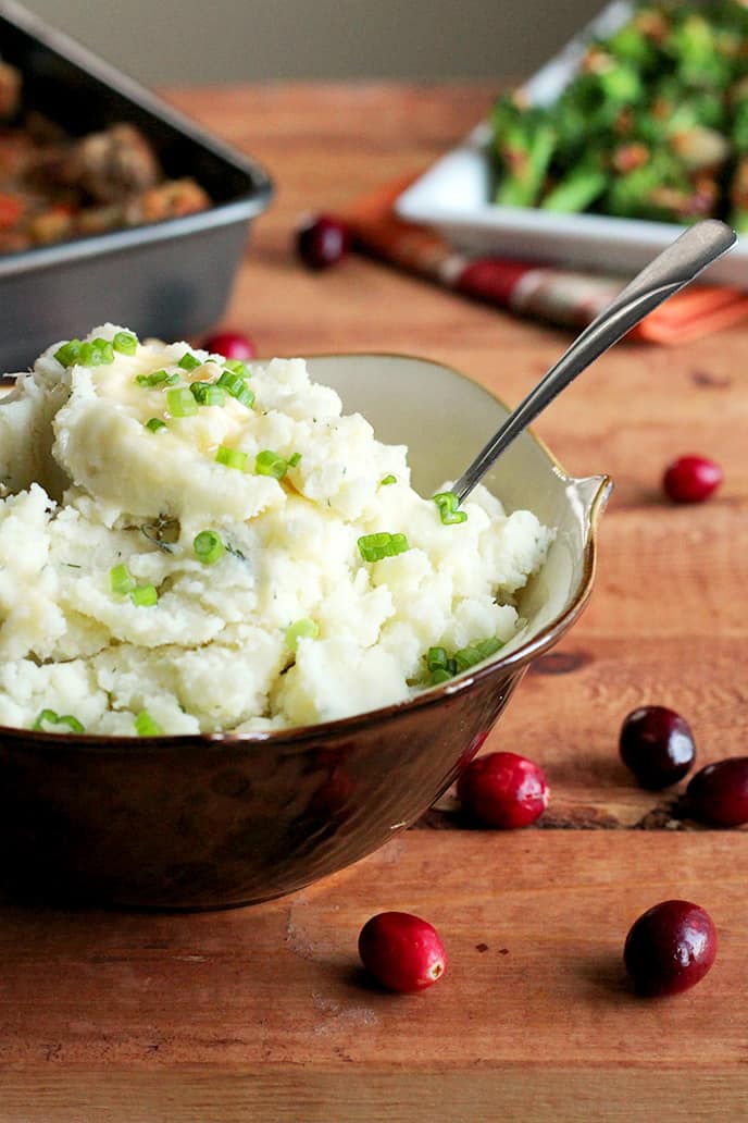 Creamy, fluffy, and DELICIOUS vegan mashed potatoes flecked with fresh dill. These perfect mashed potatoes contain just 5 ingredients and come together in no time at all. #vegan #thanksgiving #sidedish #potatoes - ilovevegan.com