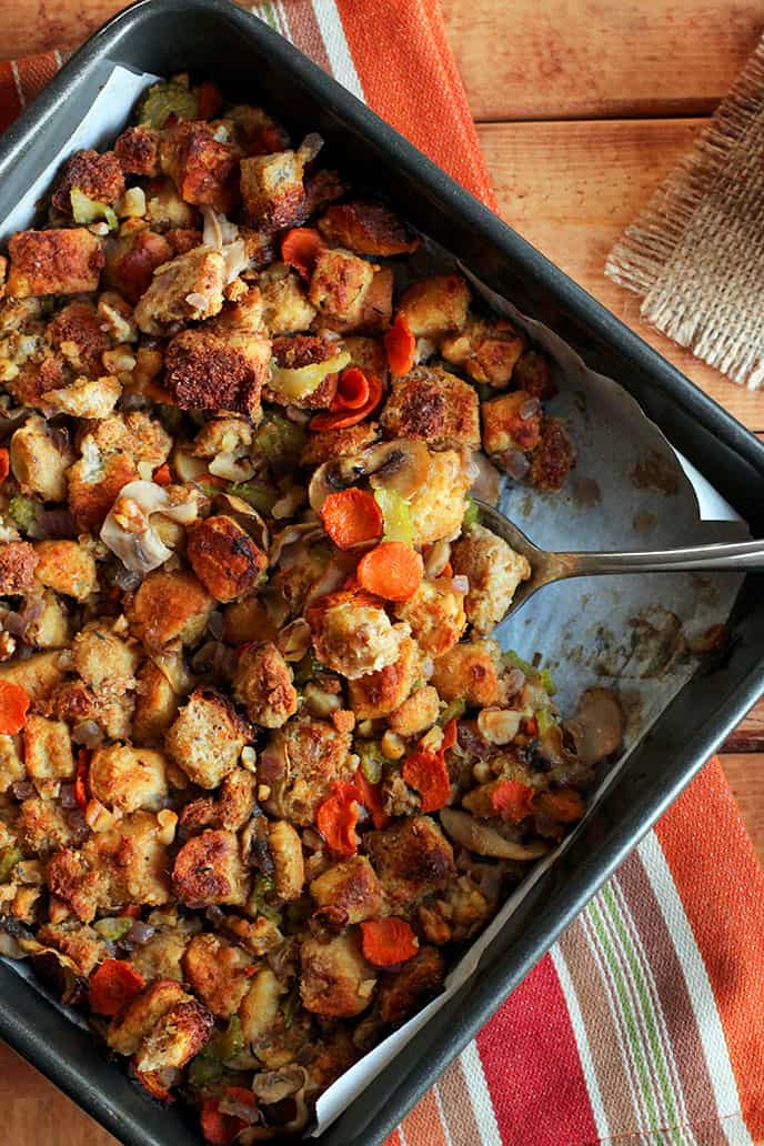 An easy recipe for a classic veganized stuffing with a deliciously crisp golden-brown top and a perfectly soft center. Finely chopped walnuts, nutritional yeast and mushrooms add depth and create a hearty, flavourful side dish. #vegan #thanksgiving #sidedish #stuffing - ilovevegan.com
