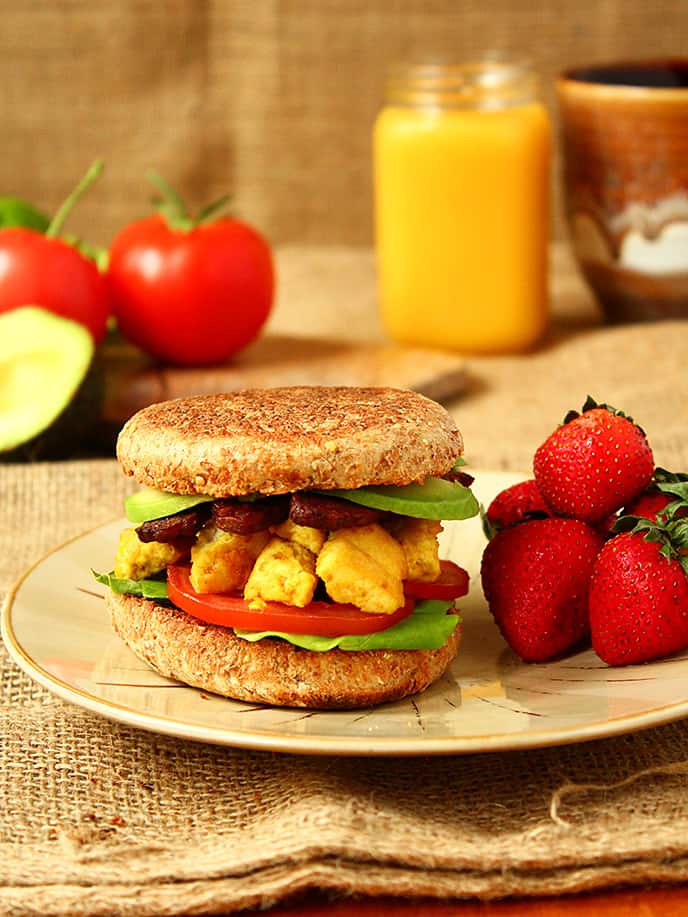 How to Make a Vegan Breakfast Sandwich for Less than $3 - ilovevegan.com/how-to-make-a-vegan-breakfast-sandwich/ - #vegan #breakfast #sandwich #recipe