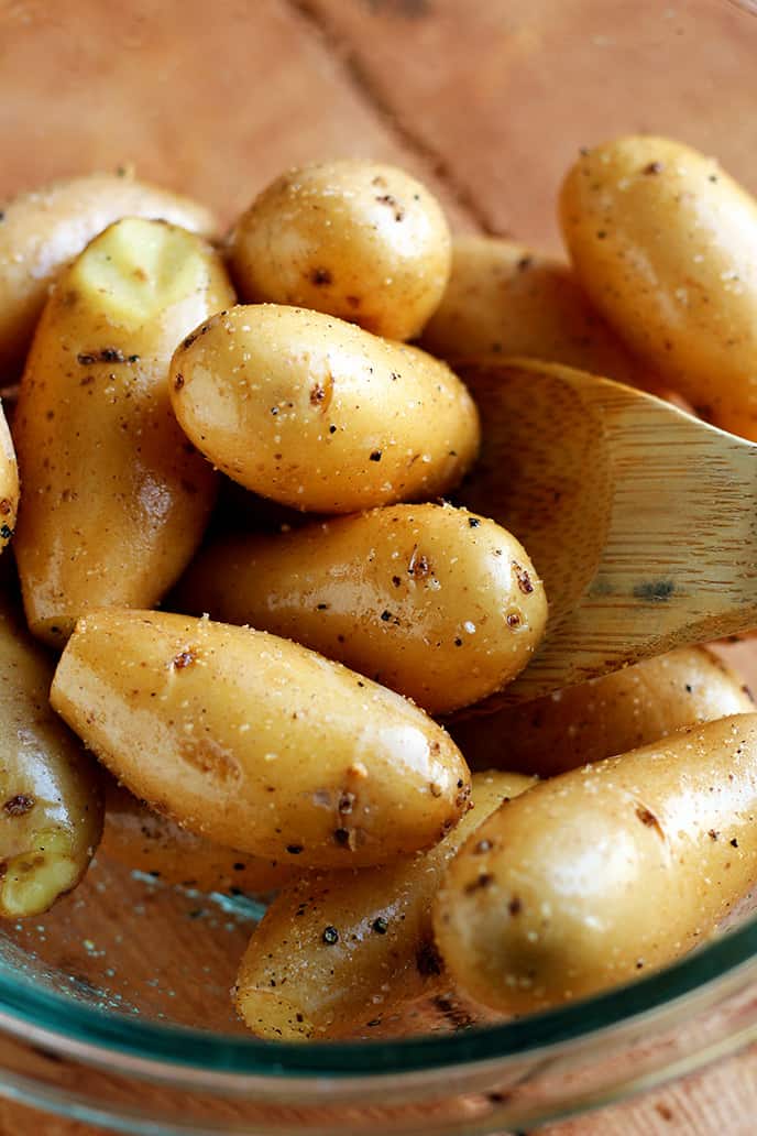Two Bite Vegan Baked Potatoes {Loaded & Tex-Mex} w/ @LittlePotatoCo Creamers - ilovevegan.com #vegan #glutenfree #potatoes #creamers #littlepotatoco