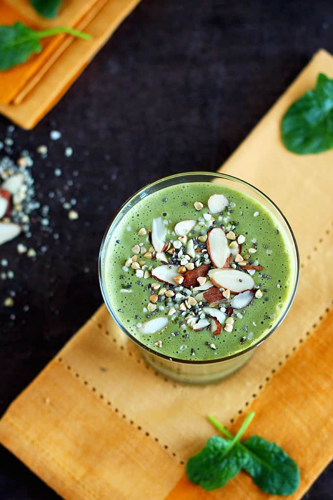 The Best Green Smoothie - Light, mild, and creamy, this sweet green smoothie is perfect for everyone (especially if you're scared of drinking green things!) - ilovevegan.com #smoothie #greensmoothie #vegan