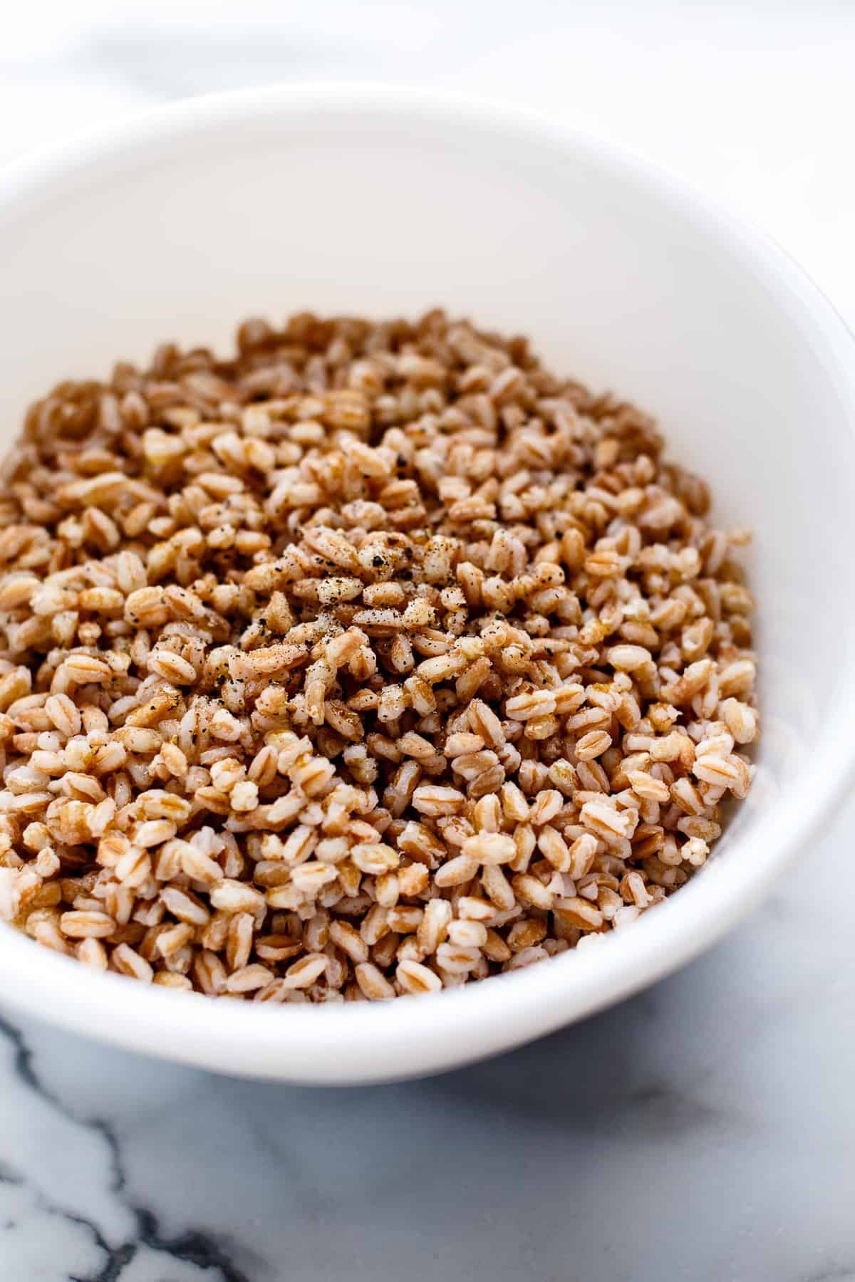 A bowl of cooked farro.