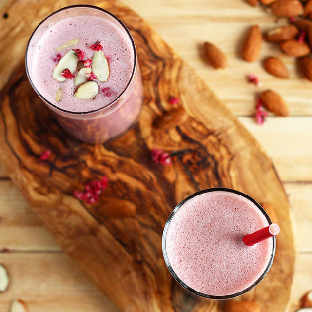 Raspberry Almond Milk inspired by @AyushiWoods - ilovevegan.com #vegan #organic #beauty #skincare