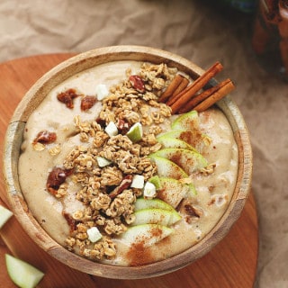 Caramel Apple Crumble Smoothie Bowl - ilovevegan.com