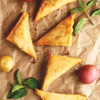 Two-Bite Vegetable Samosas - ilovevegan.com