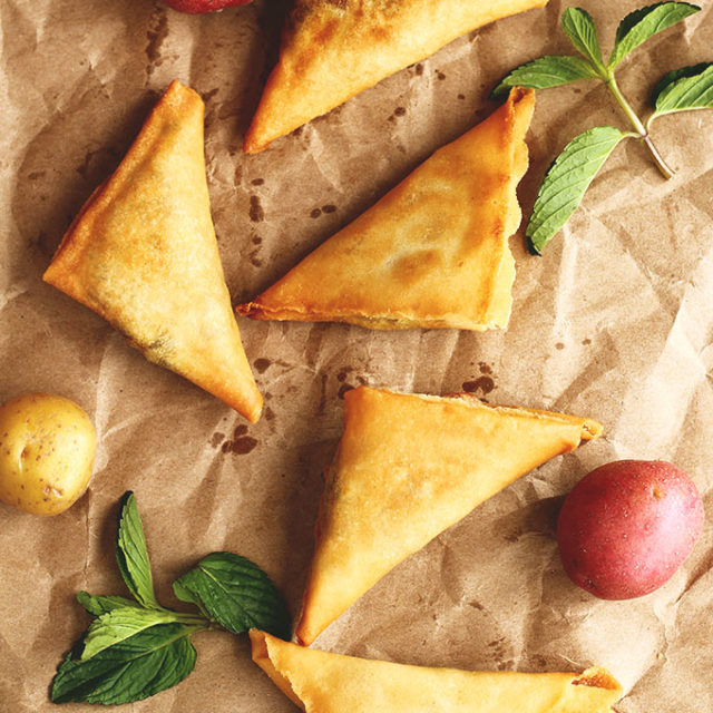 Two-Bite Vegetable Samosas - ilovevegan.com
