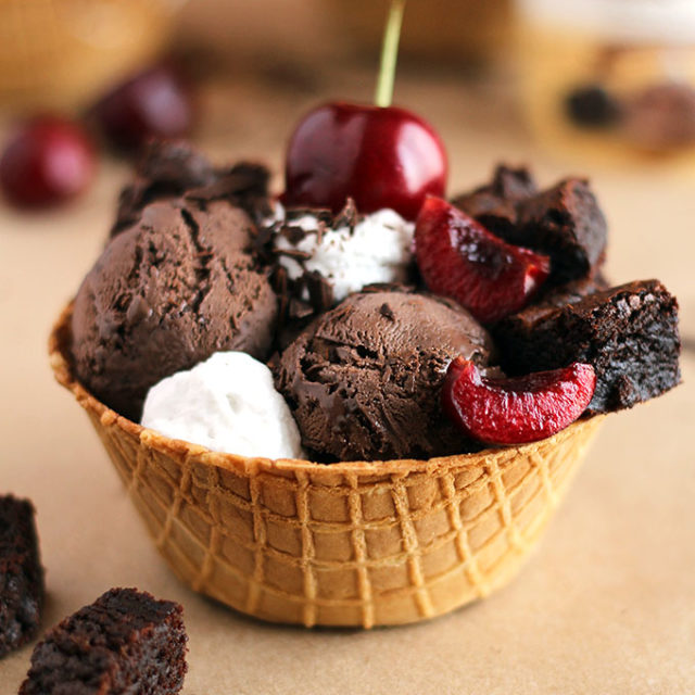 Vegan Chocolate Brownie Sundae - ilovevegan.com