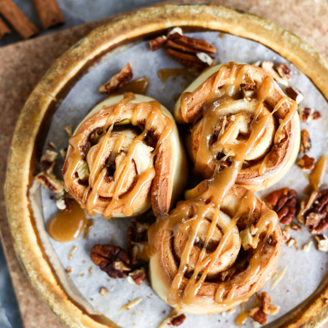 Vegan Caramel Apple Cinnamon Rolls - ilovevegan.com