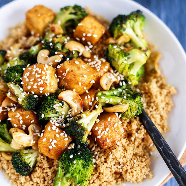 Garlicky Cashew Broccoli & Tofu Stir-Fry - ilovevegan.com